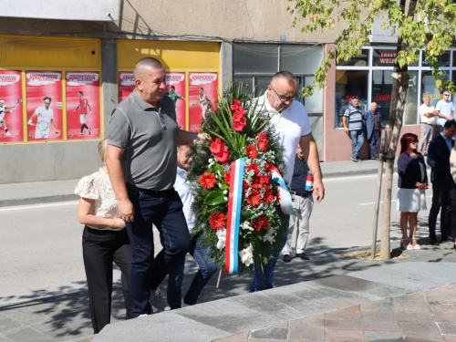 FOTO: Polaganjem vijenaca i svečanom sjednicom započelo obilježavanje Dana općine