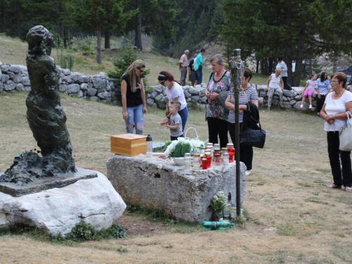 FOTO: Na Vran planini služena misa za poginule duvandžije