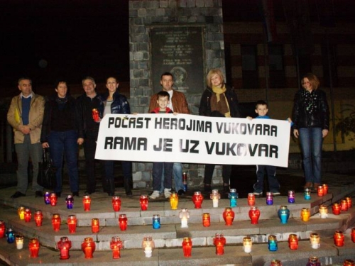 FOTO: Rama je uz Vukovar - odana počast herojima Vukovara