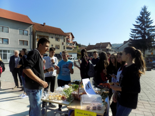 FOTO: Dani kruha u OŠ Marka Marulića Prozor