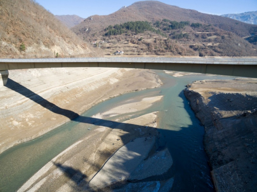 FOTO/VIDEO: Jablaničko jezero povuklo se iz Donje Rame