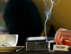 Za pušenje cigarete u kafiću novim zakonom predviđena kazna od 100 KM
