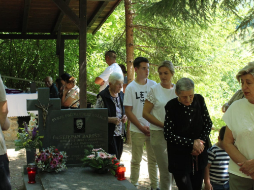 FOTO: Hodočašće na grob fra Stjepana Barišića u župi Uzdol