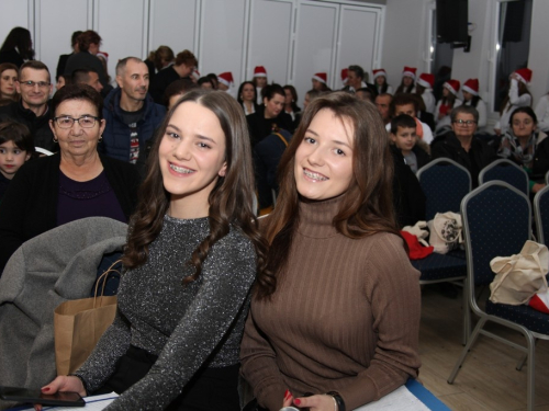 FOTO: Božićna priredba FRAMA-e Rumboci