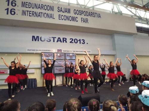 FOTO: Ramske mažoretkinje nastupale na 16. mostarskom sajmu gospodarstva
