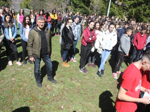 FOTO/VIDEO: Nadbiskupijski križni put mladih na Šćitu