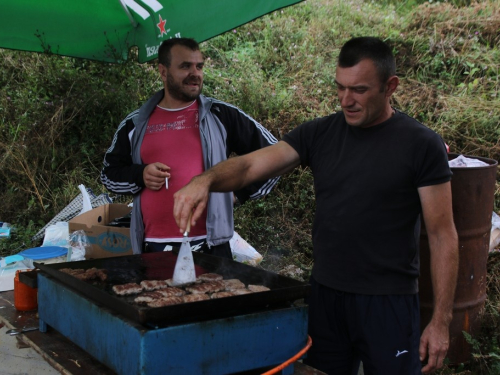 FOTO: Ekipa 'Caffe Grand' osvojila malonogometni turnir u Rumbocima