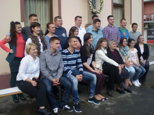 FOTO: Obitelj Vidakušić svečano proslavila Uskrs u Pleternici
