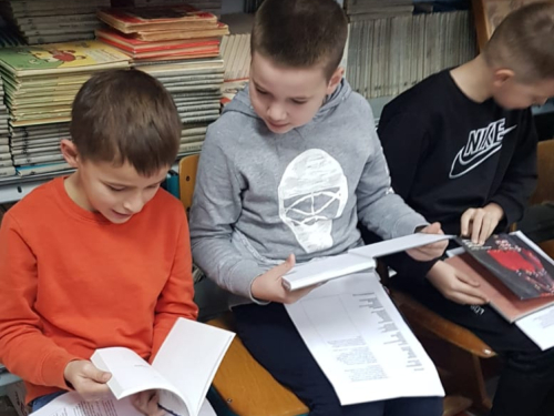 U OŠ ''Ivan Mažuranić'' Gračac obilježen Međunarodni dan dječje knjige