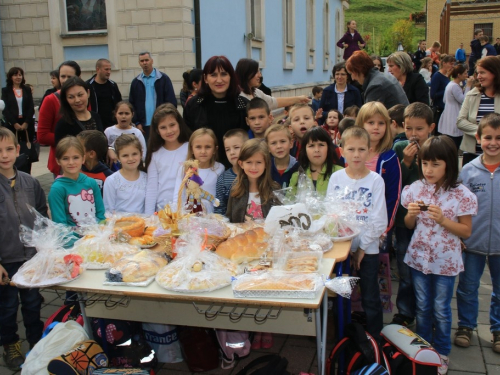 FOTO: Dani kruha i zahvalnosti za plodove zemlje u OŠ Marka Marulića Prozor