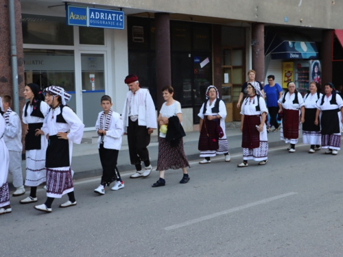 FOTO/VIDEO: 2. večer folklora u Prozoru - ''Običaje svoje zaboravit neću''