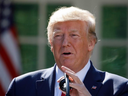 Bivši diplomati i obavještajci podupiru istragu za opoziv Trumpa
