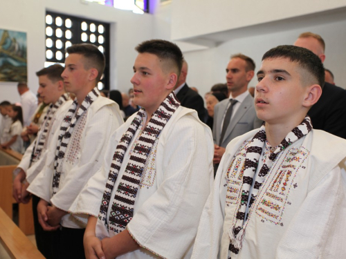 FOTO: Krizma u župi Rumboci
