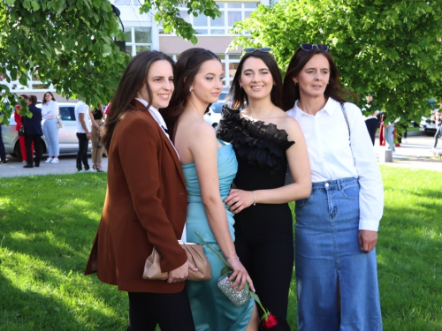 FOTO/VIDEO: Matura 2024. - Defile mladosti na ulicama Prozora
