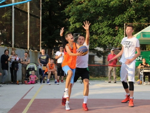 FOTO: Ekipa ''ALF Market'' osvojila Streetball za juniore