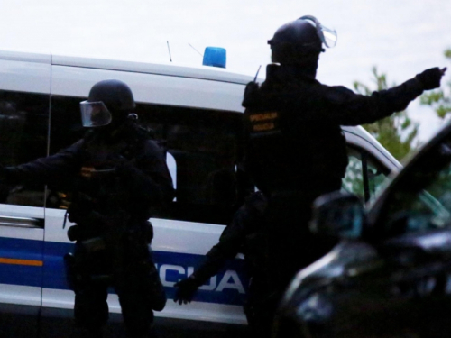 Specijalci iz Splita uhvaćeni u krivolovu: Umjesto da su pazili na migrante, oni su ubijali srne!
