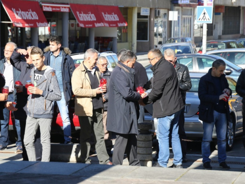 FOTO: Povodom Svih svetih u Prozoru zapaljene svijeće za poginule i preminule branitelje