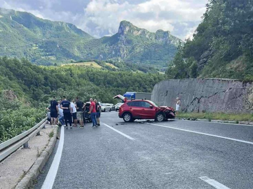 Zbog teže prometne nesreće kod Konjica obustavljen promet na M-17