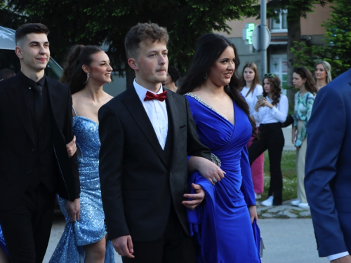 FOTO/VIDEO: Matura 2024. - Defile mladosti na ulicama Prozora