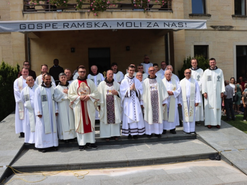 FOTO: Na Šćitu svečano proslavljena Velika Gospa i Mlada misa fra Mile Belje