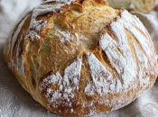 Kako ispeći savršeno hrskav kruh bez muke i miješenja