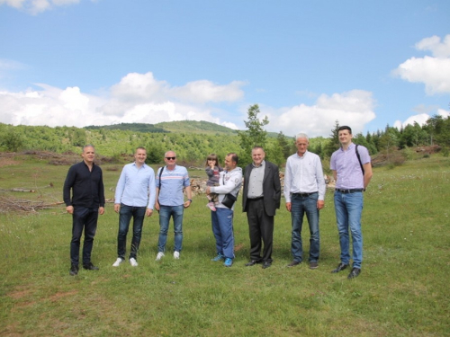 FOTO: Udruga ''Naša zemlja'' Jurići započela probnu poljoprivrednu proizvodnju