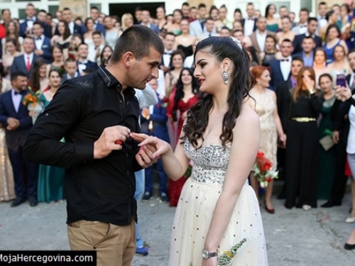 Hercegovina: Zaprosio maturanticu na maturalnoj zabavi