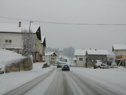 FOTO: U Rami napadalo 30 cm novog snijega