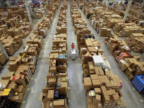 Krenulo blagdansko ludillo: Amazon traži 150.000 sezonaca