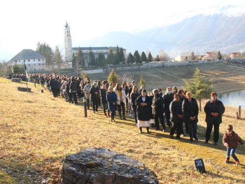 FOTO: Put križa kroz fratarski gaj na Šćitu