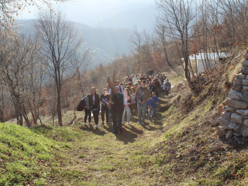 FOTO: Pobožnost križnog puta u župi Uzdol