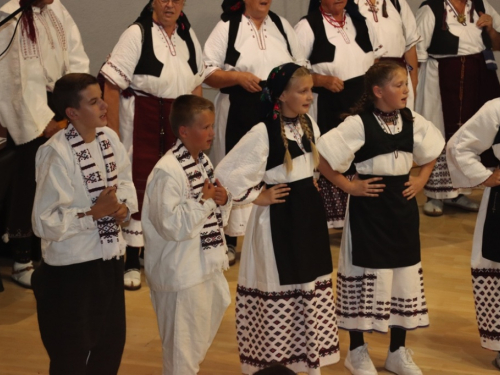 FOTO/VIDEO: 2. večer folklora u Prozoru - ''Običaje svoje zaboravit neću''