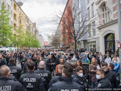 Prosvjed protiv mjera u Berlinu: Građani se sukobili s policijom