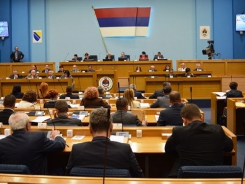 Cirkus u parlamentu Republike Srpske: Oporba zviždaljkama prekinula sjednicu
