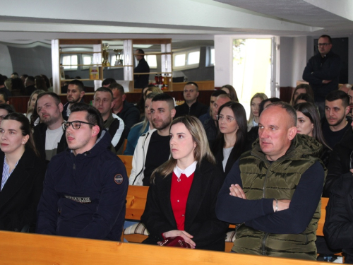 FOTO: Tečaj priprave za brak u župi Uzdol