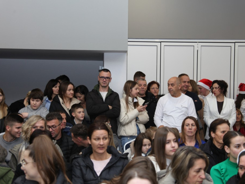 FOTO: Božićna priredba u župi Rumboci
