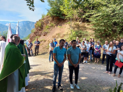 FOTO/VIDEO: Na Pomenu obilježena 29. obljetnica stradanja hrvatskih branitelja