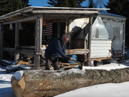 VIDEO: Napustio kuću, živi u kontejneru osam godina