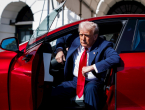 Trump: ''Nije me briga ako automobili poskupe.''