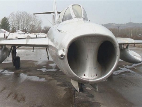 Veliko zanimanje: Albanski borbeni avioni na aukciji