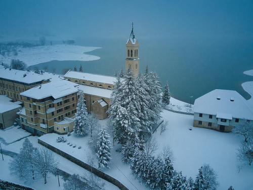 Zima se vraća, po Bosni sa snijegom, po Hercegovini olujnim jugom!