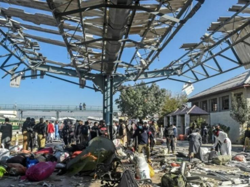 Na prepunoj željezničkoj stanici raznio se bombom, puno je mrtvih i ranjenih
