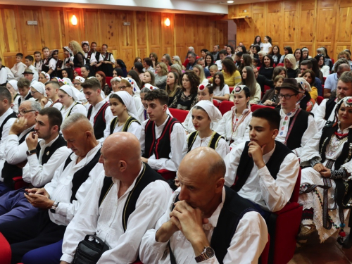 FOTO: Na Šćitu održana 5. kulturno-vjerska baština Hrvata BiH pod geslom ''Vratimo nadu zavičaju''