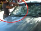 Ljutita Brazilka dečku čekićem 'ukrasila' auto!