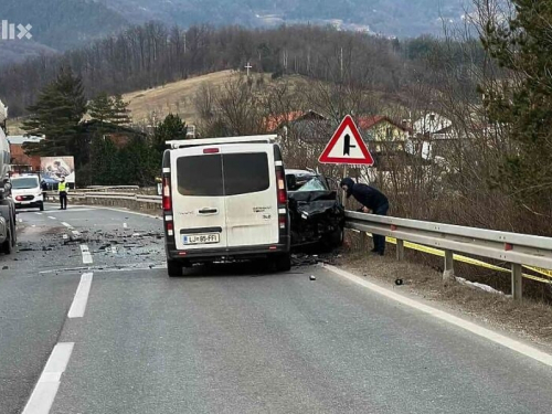 Sudar kamiona i dva automobila kod Žepča, jedna osoba poginula