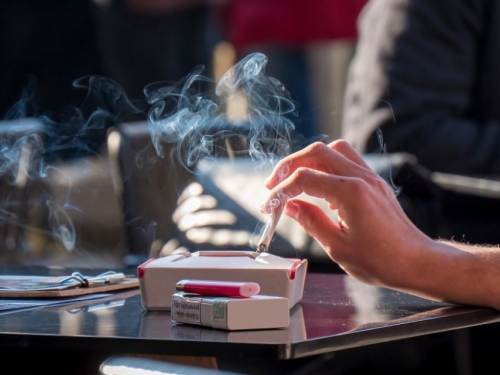 Ugostitelji protiv zabrane pušenja u zatvorenom: S dimom odlaze i gosti