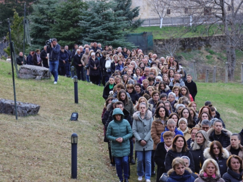 FOTO: Put križa kroz fratarski gaj na Šćitu