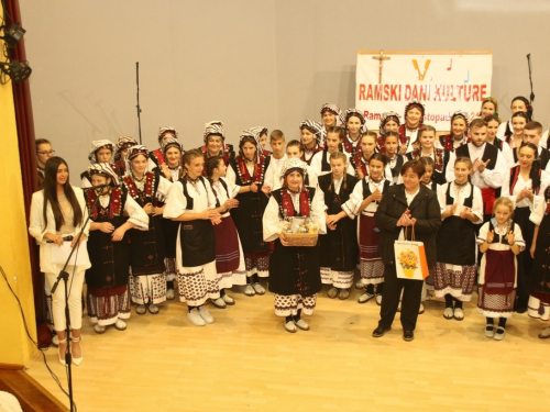 FOTO/VIDEO: Večer folklora u Prozoru