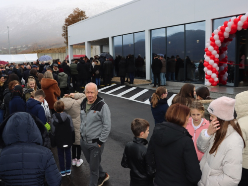 FOTO/VIDEO: Svečano otvoren prodajni centar Baković u Ripcima