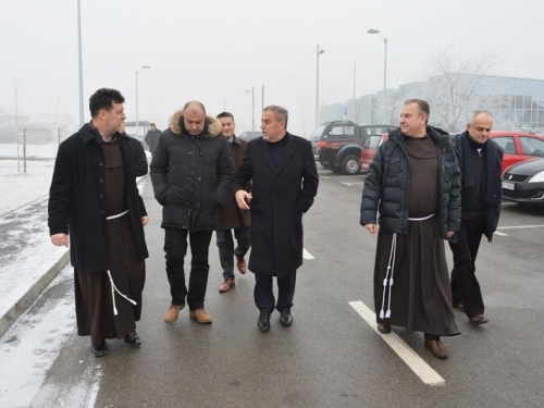 Svečani blagoslov završenih radova ispred samostana u Sesvetskoj Sopnici